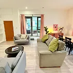 Big Fun Flat In Centre With Patio Apartment