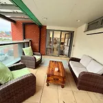 Big Fun Flat In Centre With Patio Apartment *