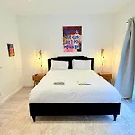 Big Fun Flat In Centre With Patio 公寓 *