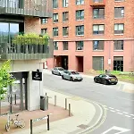 Big Fun Flat In Centre With Patio *