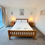 Big Fun Flat In Centre With Patio *