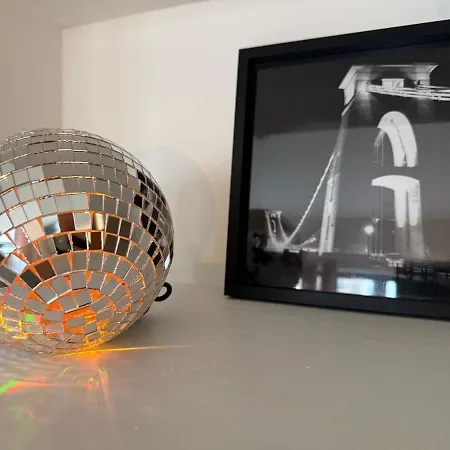 Big Fun Flat In Centre With Patio & Parking