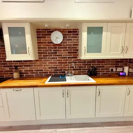 Big Fun Flat In Centre With Patio & Parking Apartman *