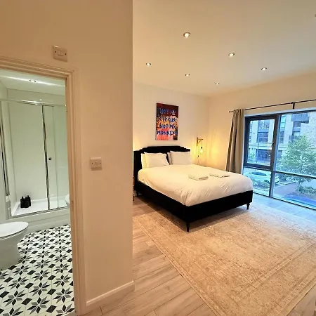 Big Fun Flat In Centre With Patio & Parking Bristol