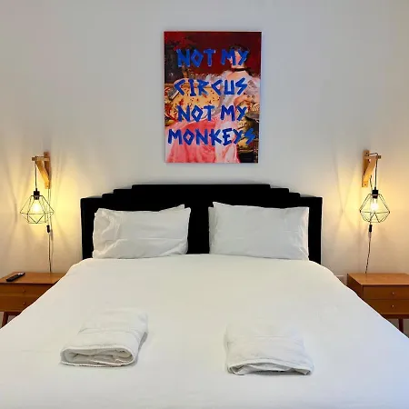 Big Fun Flat In Centre With Patio & Parking *