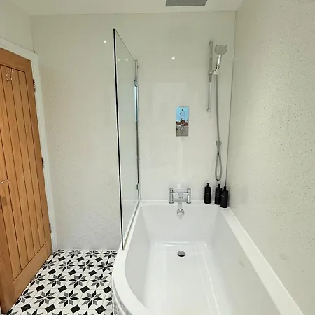 Big Fun Flat In Centre With Patio & Parking * Bristol