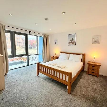 Big Fun Flat In Centre With Patio & Parking Appartamento Bristol