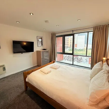 Apartman Big Fun Flat In Centre With Patio & Parking Bristol