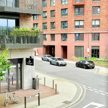 Apartman Big Fun Flat In Centre With Patio & Parking