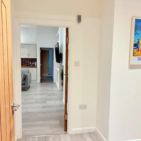 Big Fun Flat In Centre With Patio & Parking Bristol