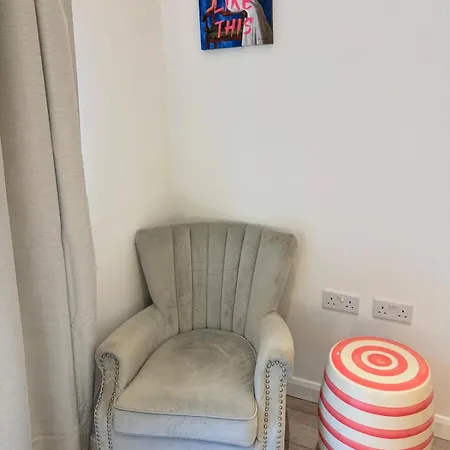 Big Fun Flat In Centre With Patio & Parking Apartman *