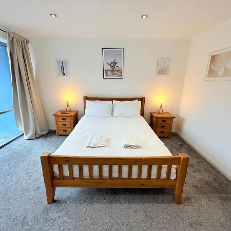 Apartman Big Fun Flat In Centre With Patio & Parking