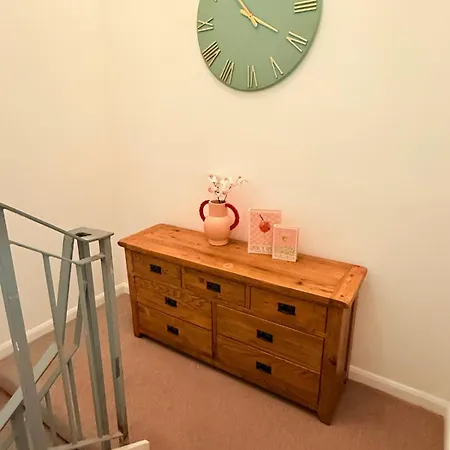 Big Fun Flat In Centre With Patio & Parking