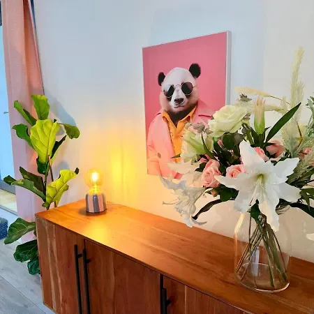 Апартаменти Big Fun Flat In Centre With Patio Бристоль