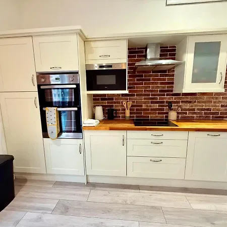 Big Fun Flat In Centre With Patio