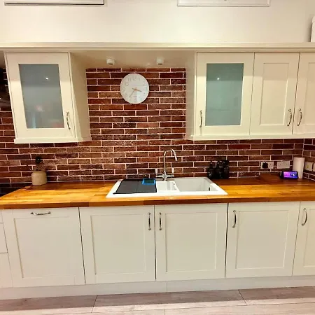 Apartment Big Fun Flat In Centre With Patio Bristol