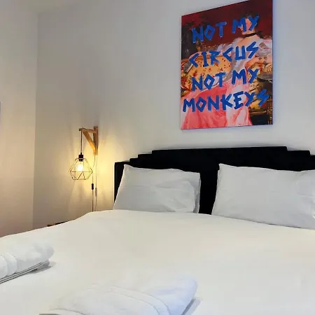 Big Fun Flat In Centre With Patio Apartment