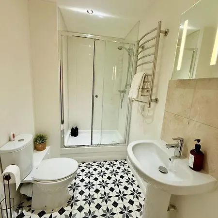 Big Fun Flat In Centre With Patio Apartment *