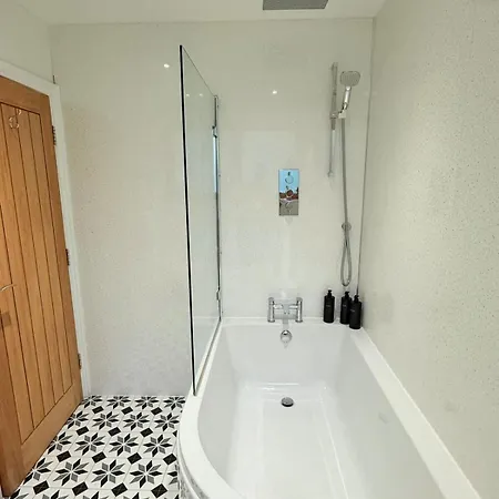 Big Fun Flat In Centre With Patio Bristol