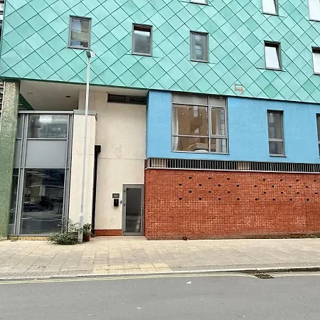 Big Fun Flat In Centre With Patio *