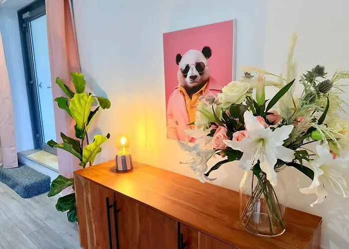 Апартаменти Big Fun Flat In Centre With Patio Бристоль