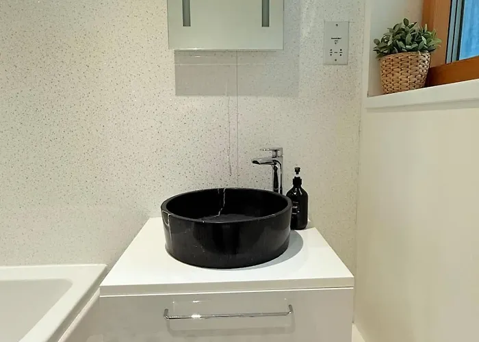 Апартаменти Big Fun Flat In Centre With Patio