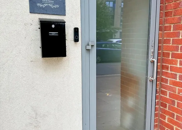 Апартаменти Big Fun Flat In Centre With Patio *