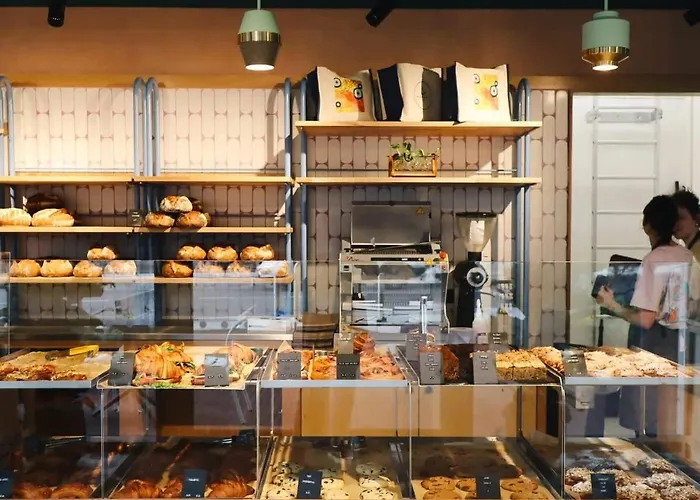 Big Fun Flat In Centre With Patio