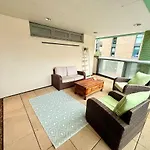 Big Fun Flat In Centre With Patio * Bristol