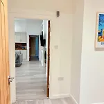 Big Fun Flat In Centre With Patio Appartamento *