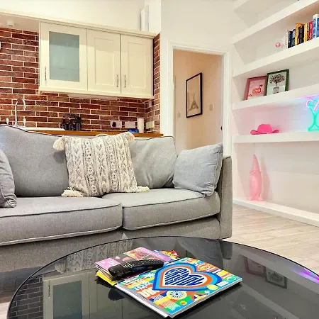 Big Fun Flat In Centre With Patio *