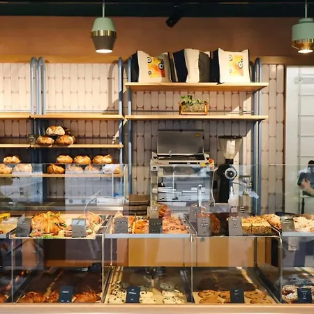 Big Fun Flat In Centre With Patio