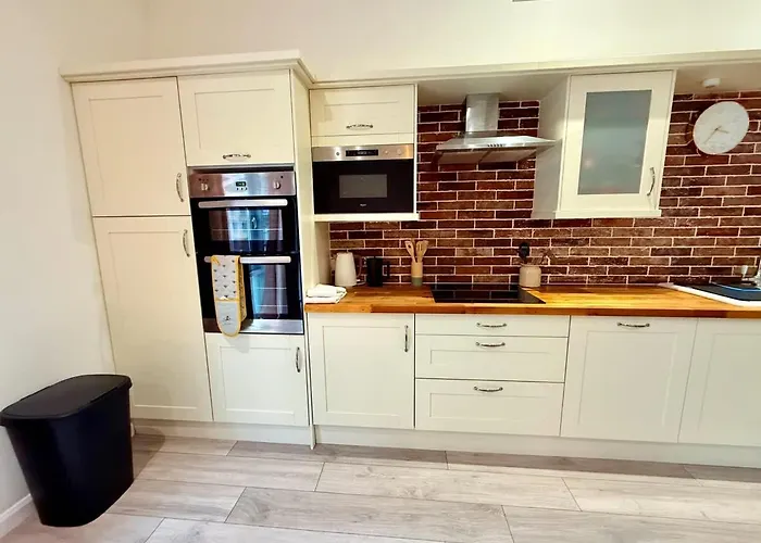 Big Fun Flat In Centre With Patio