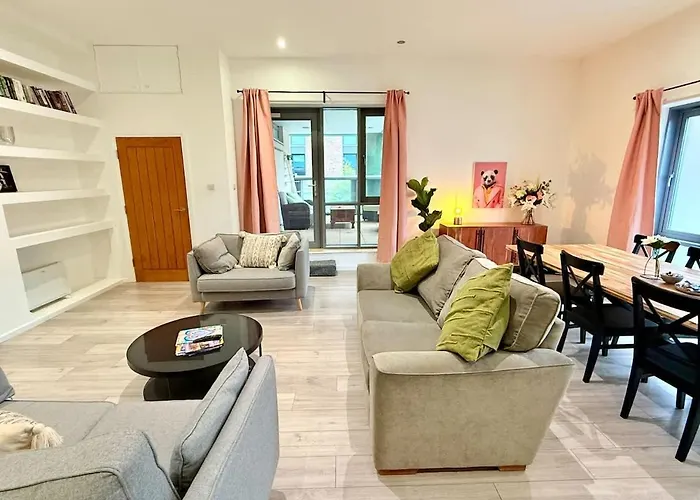 Big Fun Flat In Centre With Patio Apartamento