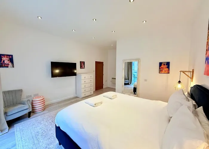 Big Fun Flat In Centre With Patio Apartamento