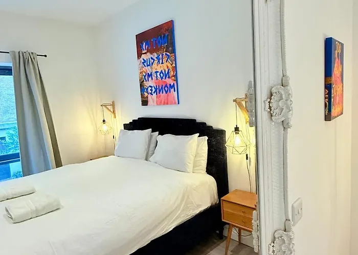 Big Fun Flat In Centre With Patio Apartamento