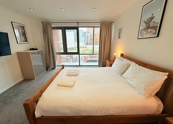 Big Fun Flat In Centre With Patio Bristol