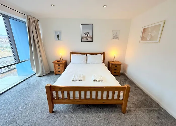 Big Fun Flat In Centre With Patio *