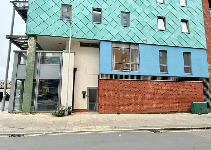 Big Fun Flat In Centre With Patio *